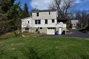 302 Elmbrook Ln, Scott Township, PA 15243 - Photo 3