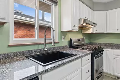 2208 Hemlock Dr, White Oak, PA 15131 - Photo 9