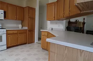 218 Rock Lake Dr, Zelienople, PA 16063 - Photo 5