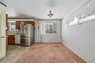 318 Dunbar Dr, Wilkins Township, PA 15235 - Photo 9