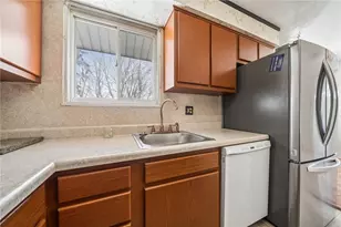 318 Dunbar Dr, Wilkins Township, PA 15235 - Photo 11