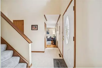 440 Shelbourne Dr, Pittsburgh, PA 15239 - Photo 5