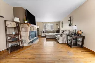 5195 Janie Dr, Baldwin Twp, PA 15227 - Photo 9