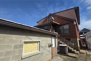 122 Hamilton Ave, Vandergrift, PA 15690 - Photo 3