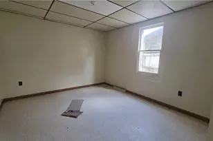 122 Hamilton Ave, Vandergrift, PA 15690 - Photo 9