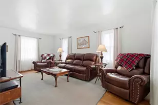 25 Capitol Ct, Farrell, PA 16121 - Photo 5