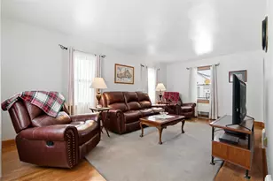 25 Capitol Ct, Farrell, PA 16121 - Photo 3