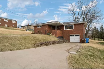 218 Crescent Dr, Lower Burrell, PA 15068 - Photo 3