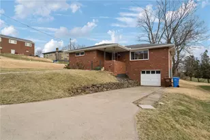 218 Crescent Dr, Lower Burrell, PA 15068 - Photo 3