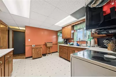 218 Crescent Dr, Lower Burrell, PA 15068 - Photo 11