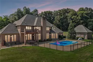 401 Blackstone Ln, Adams Township, PA 16046 - Photo 3