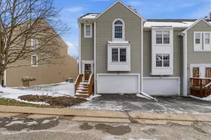 2643 Hunters Point Dr, Pittsburgh, PA 15090 - Photo 3