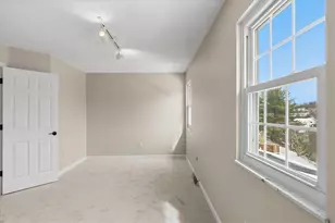 2643 Hunters Point Dr, Pittsburgh, PA 15090 - Photo 21