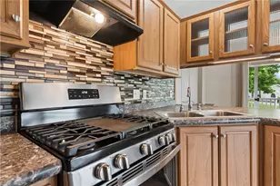 300 Clubhouse Dr, Donegal, PA 15628 - Photo 7