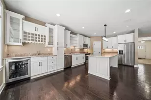 883 Hearthstone Cir, Hempfield Township, PA 15601 - Photo 15