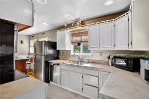 6094 Library Rd, Bethel Park, PA 15102 - Photo 9