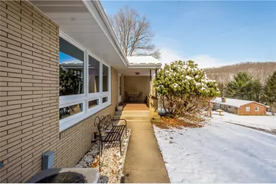 106 Sunset Dr, Bell Acres, PA 15143 - Photo 5