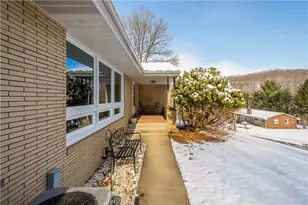 106 Sunset Dr, Bell Acres, PA 15143 - Photo 5