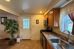 6 Hallmark Dr, Pittsburgh, PA 15235 - Photo 9