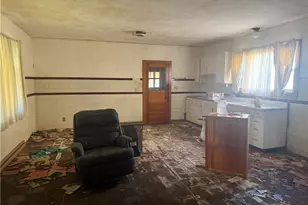 1046 Wallis Ave, Farrell, PA 16121 - Photo 5