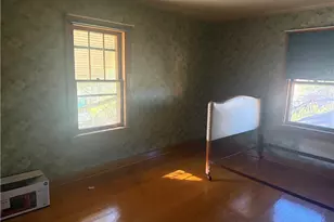 1046 Wallis Ave, Farrell, PA 16121 - Photo 7