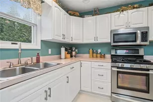 4 Camry Dr, Hempfield Township, PA 15642 - Photo 7