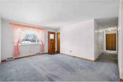 525 New Market Dr, Hempfield Township, PA 15601 - Photo 5