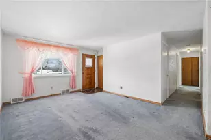 525 New Market Dr, Hempfield Township, PA 15601 - Photo 5