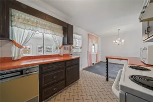 525 New Market Dr, Hempfield Township, PA 15601 - Photo 7