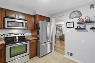 677 Doris Dr, Scott Township, PA 15243 - Photo 17