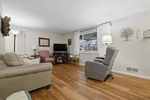 677 Doris Dr, Scott Township, PA 15243 - Photo 9