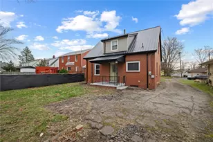 1908 Haywood St, Farrell, PA 16121 - Photo 11