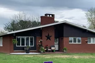 1576 E Laurel Cir, Mount Pleasant Township, PA 15666 - Photo 1