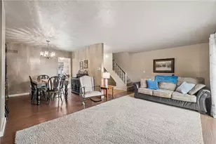 300 Williamsburg Ln, Murrysville, PA 15632 - Photo 13