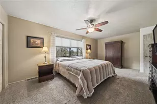 300 Williamsburg Ln, Murrysville, PA 15632 - Photo 23