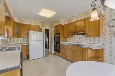 126 W Lyndhrust Drive, Pittsburgh, PA 15206 - Photo 15