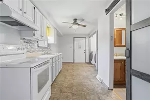 3143 New Hampshire Dr, Lower Burrell, PA 15068 - Photo 13