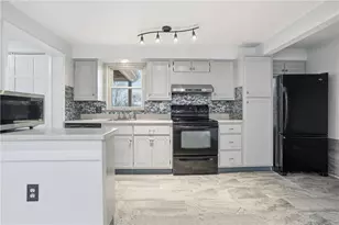 5240 Orchard Hill Dr, Pittsburgh, PA 15236 - Photo 5