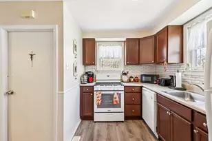 1137 Lincoln Way, White Oak, PA 15131 - Photo 9