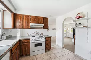 114 Rembrandt Dr, Twp of But SE, PA 16002 - Photo 3