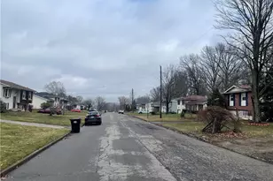 1316 Skyline Dr, Hermitage, PA 16148 - Photo 3