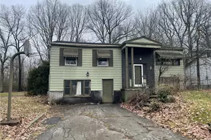 1316 Skyline Dr, Hermitage, PA 16148 - Photo 1