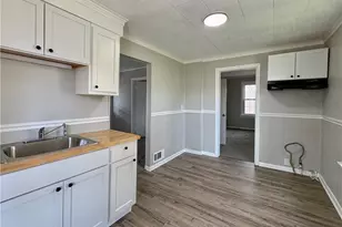 100 Knoll Ave, Ellwood City, PA 16117 - Photo 9