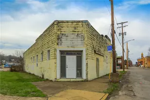 97 Helen St, McKees Rocks, PA 15136 - Photo 1