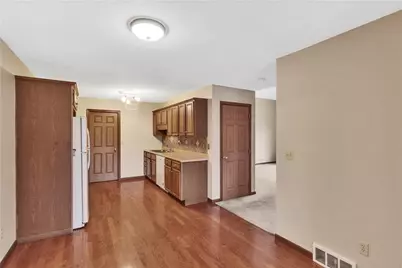 1033 Timberwood Dr, Chippewa Township, PA 15010 - Photo 9