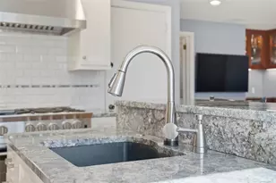 209 Grandview Dr S, Pittsburgh, PA 15215 - Photo 11