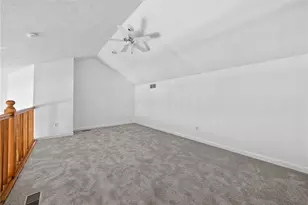 162 Old Village Ln, Bethel Park, PA 15102 - Photo 9