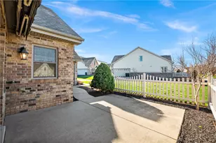 7016 Berringer Ct, Moon/Crescent Twp, PA 15108 - Photo 5