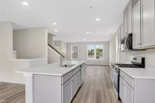 704 Olivia St, Collier Township, PA 15205 - Photo 7