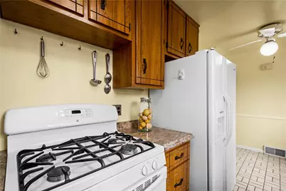 2027 Brookfield Rd, Scott Township, PA 15243 - Photo 11